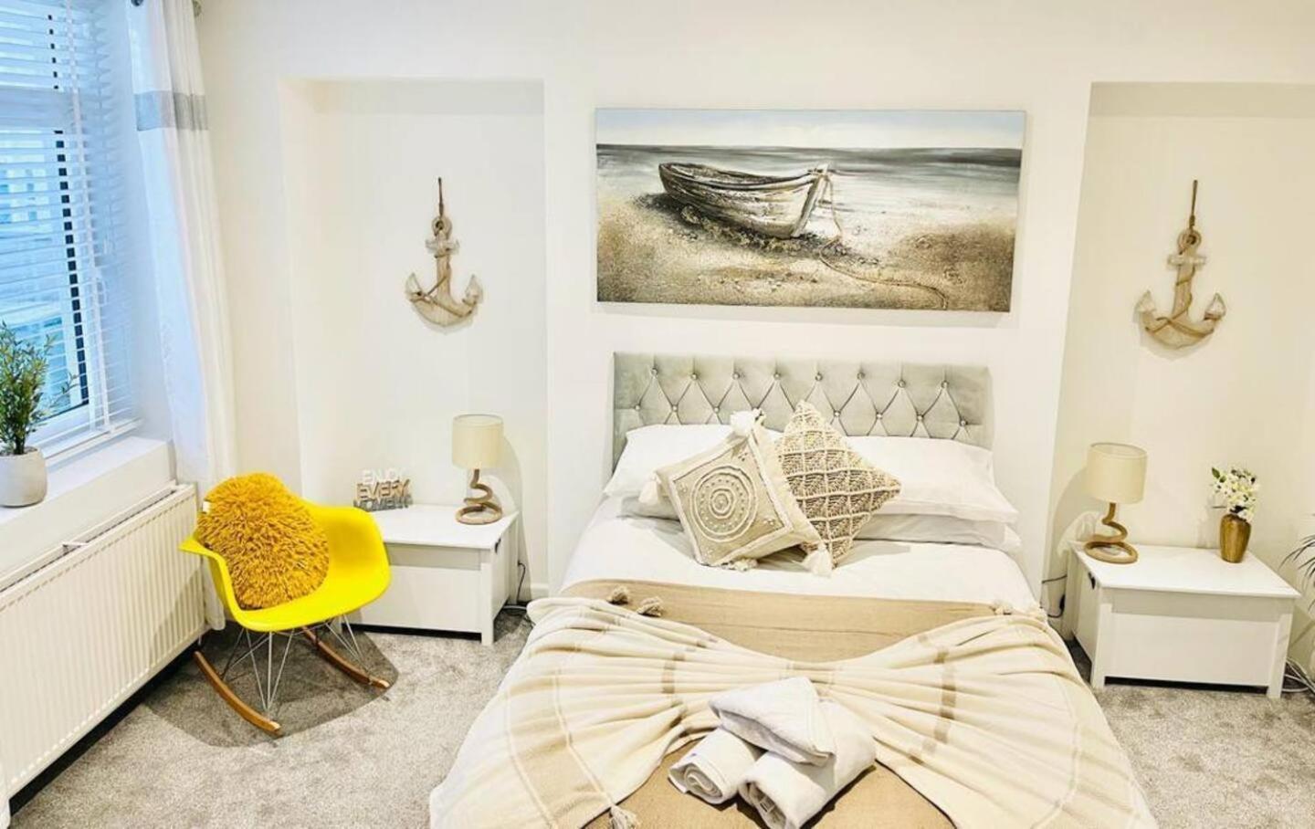 Stunning 3 Double Bedroom Beach Front Apartment Portsmouth Eksteriør bilde