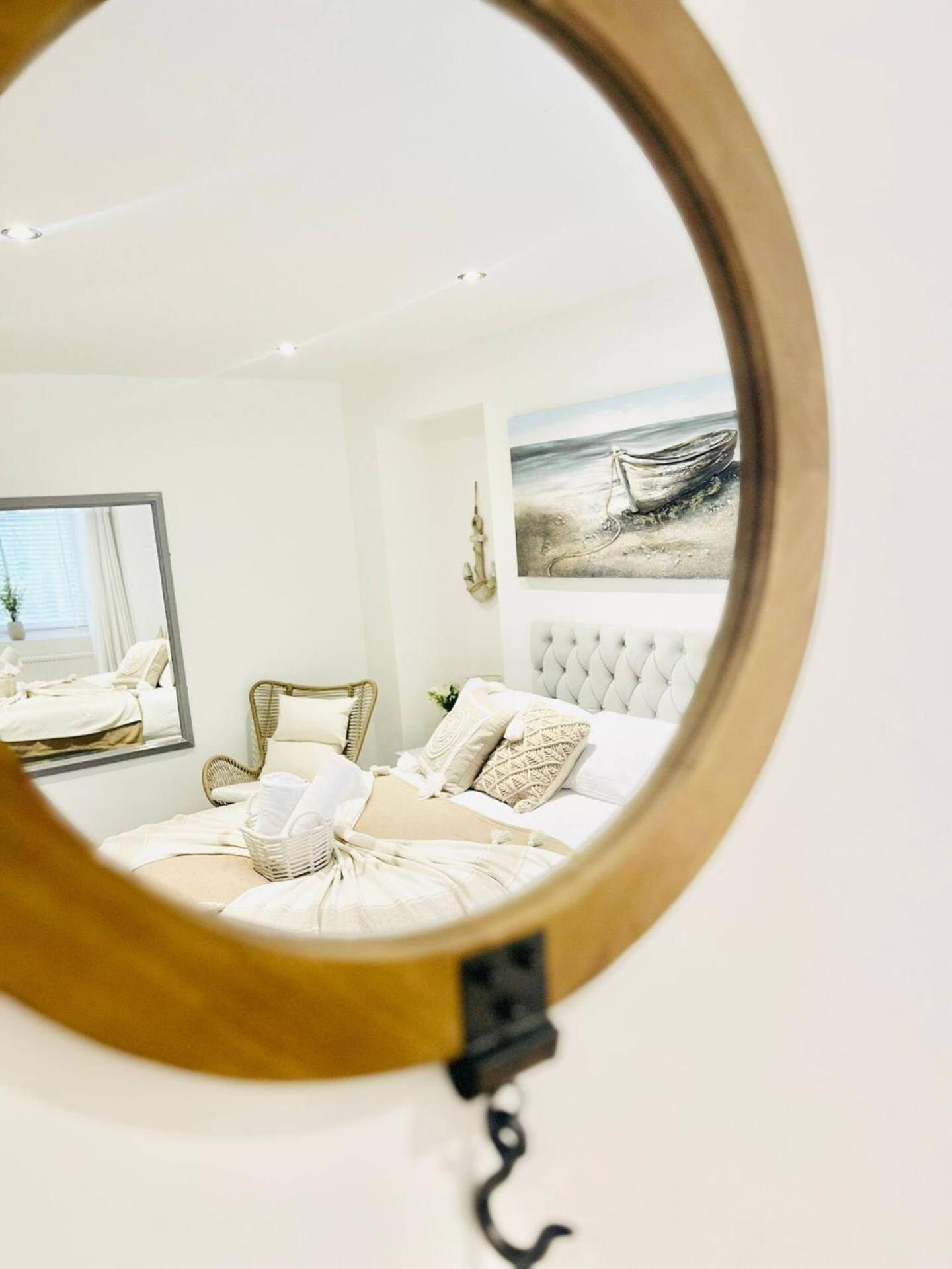 Stunning 3 Double Bedroom Beach Front Apartment Portsmouth Eksteriør bilde